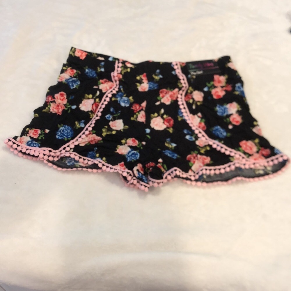 Trendy Vibes Black & Pink Ditsy floral Floral Pom Pom Shorts cottage core SZ Med